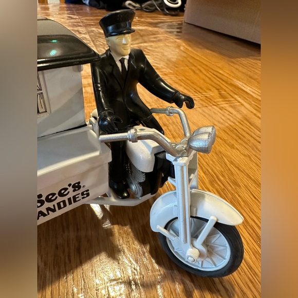 Vintage See's Candies Motorcycle Delivery Truck With Sidecar and Driver Diecast - Picture 9 of 11